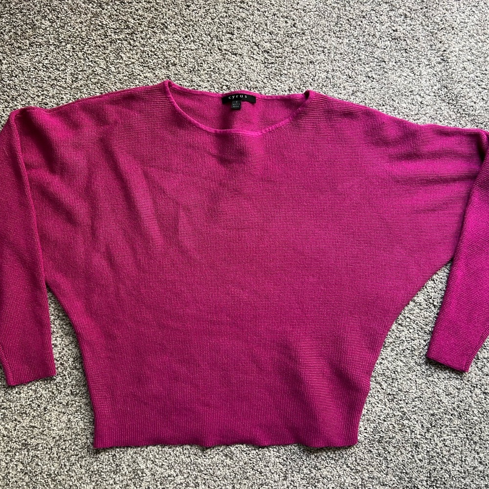 Woman’s scout neck batwing sleeve mauve/pink sweater size small used